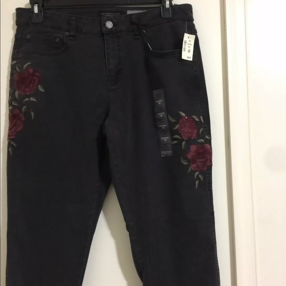 Aeropostale Girlfriend Relax Slim Fit Jean - Picture 5 of 8